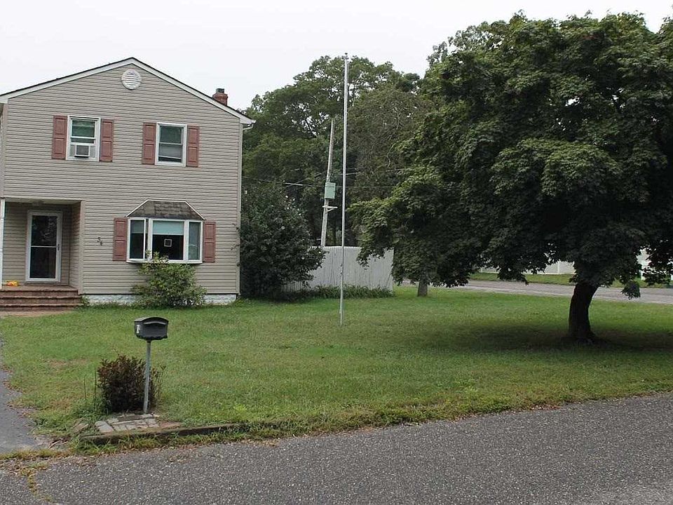 1st image of 34 Boxwood Ln