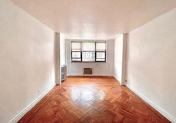 2nd image of 468 Suydam St #1