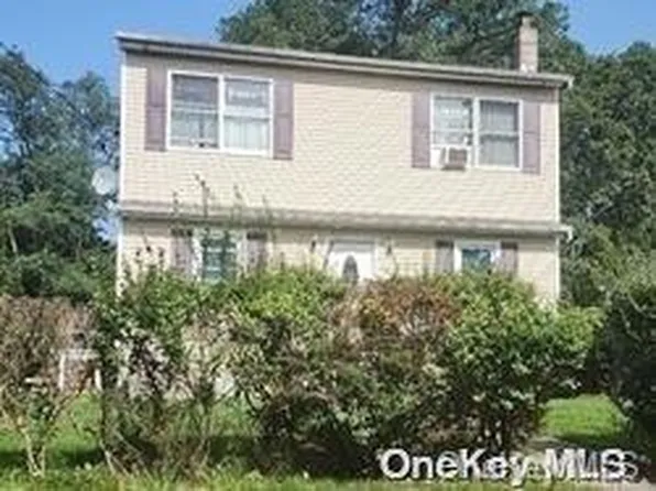 12 Leonard Place, Amityville, NY 11701
