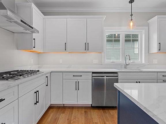 4th image of 22 Pleasant St #B