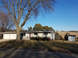 17274 Pepper Ln, Dubuque, IA 52001