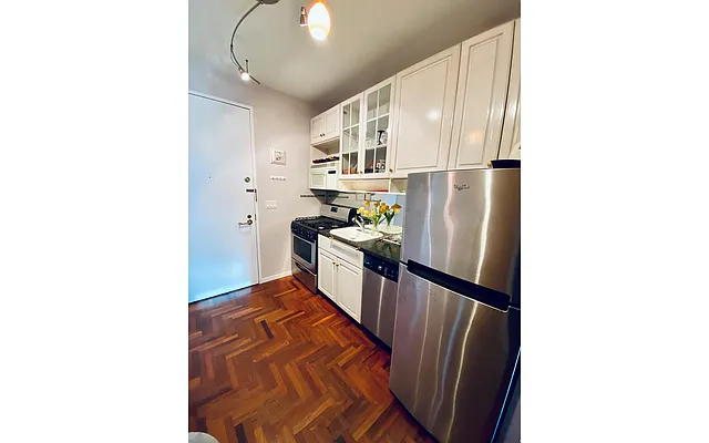 Rented by Douglas Elliman | media 4