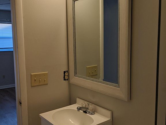 3rd image of 350 Meadow Creek Dr
