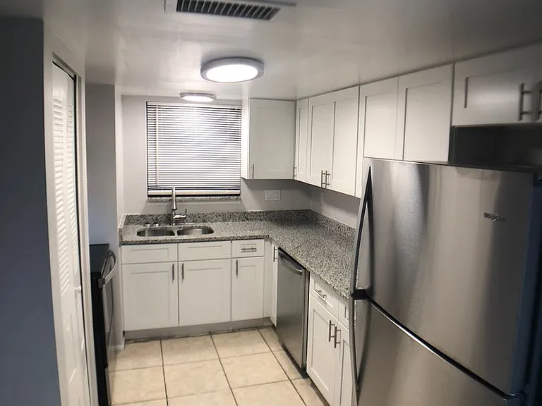 2522 S Oak Ave — Photo 4