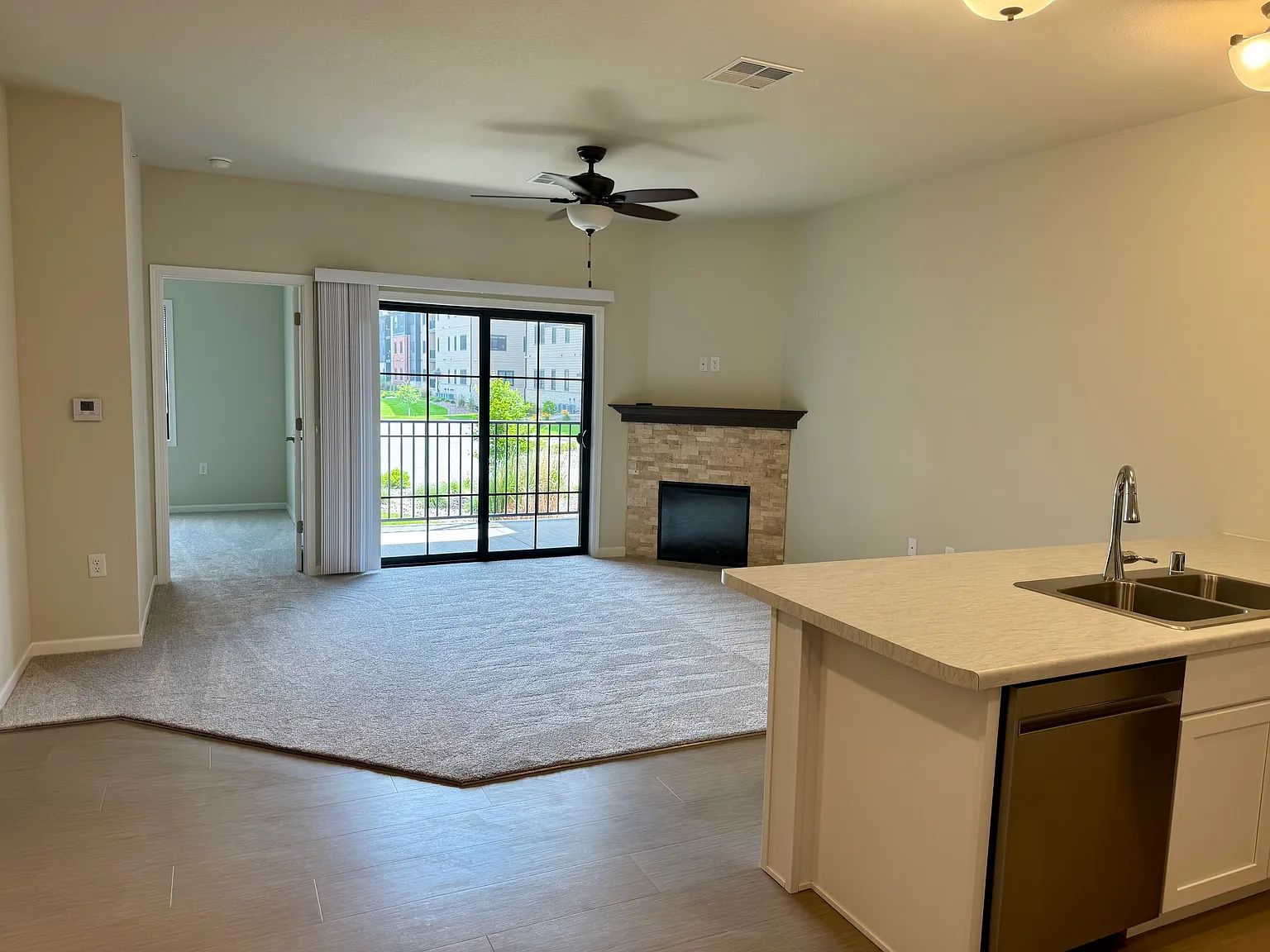 1 bed, 744 sqft, $1,745 — Photo 4