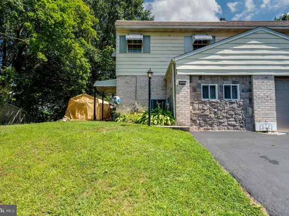 820 Rabbit Ln, Reading, PA 19606