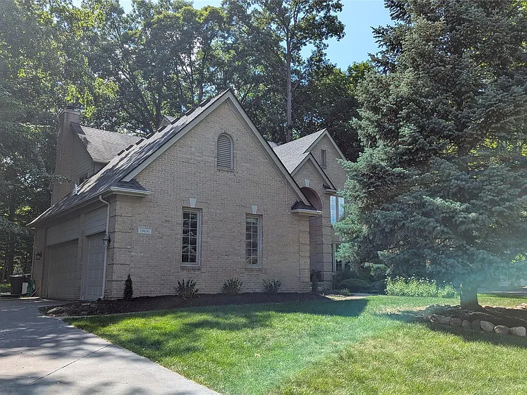 19691 Windridge Dr — Photo 27