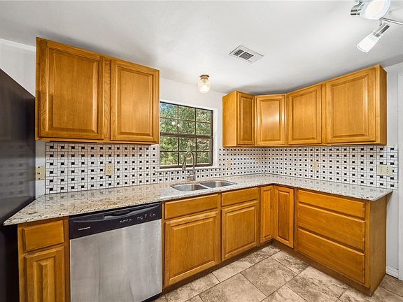 4th image of 13021 Red Oak Ln