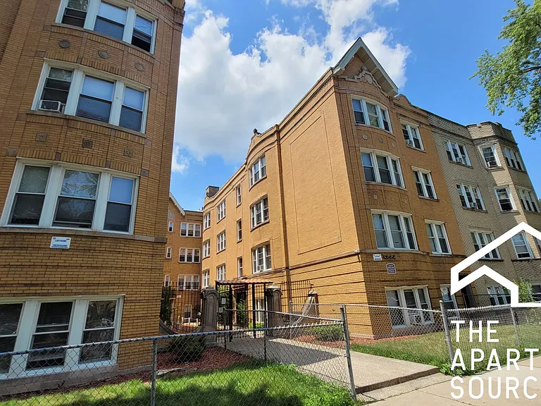 836 N Massasoit Ave #2B — Photo 17