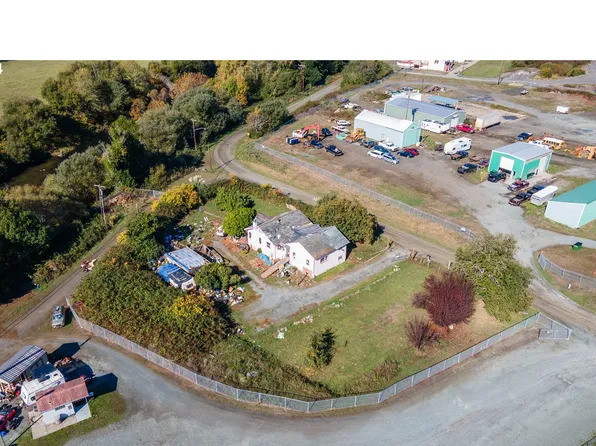 180 River Rd, Myrtle Point, OR 97458