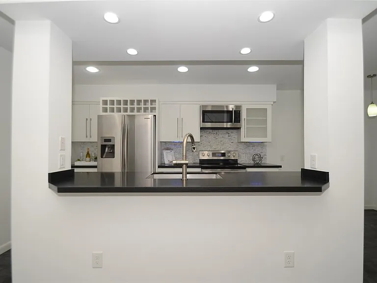 5524 Beverlyhill St #2 — Photo 6