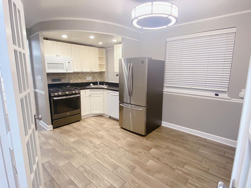 1st image of 5534 W Berteau Ave Unit G
