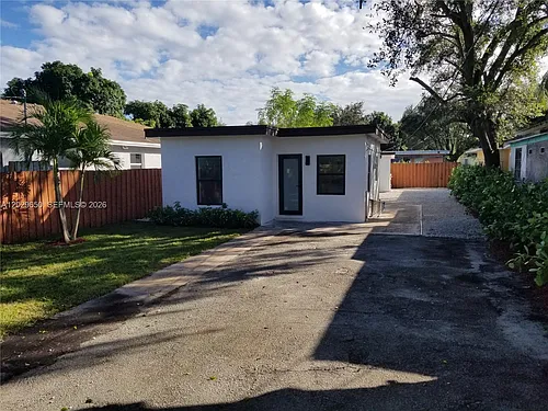 1756 NE 94th St Photo 1