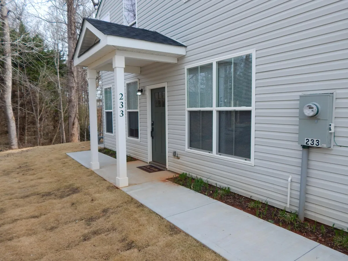 Building Photo - 233 Marshland Ln