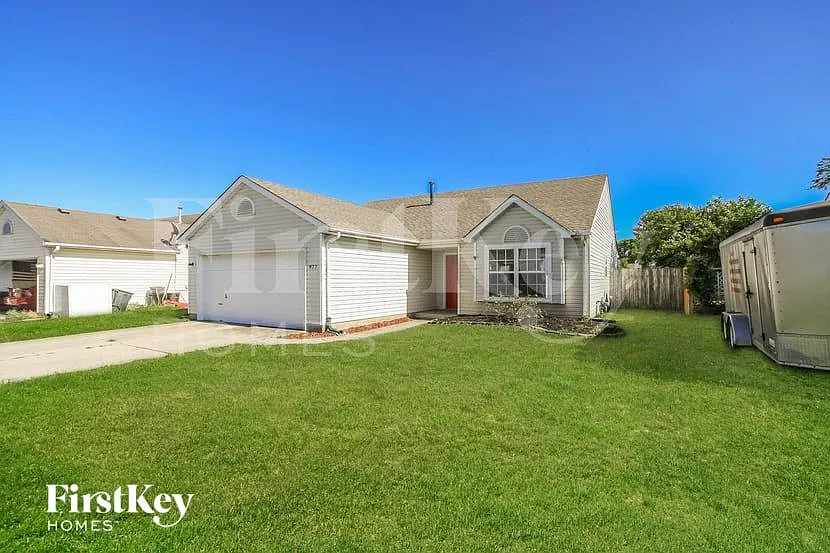 3 bed, 2.0 bath, 1243 sqft, $1,935 — Photo 2