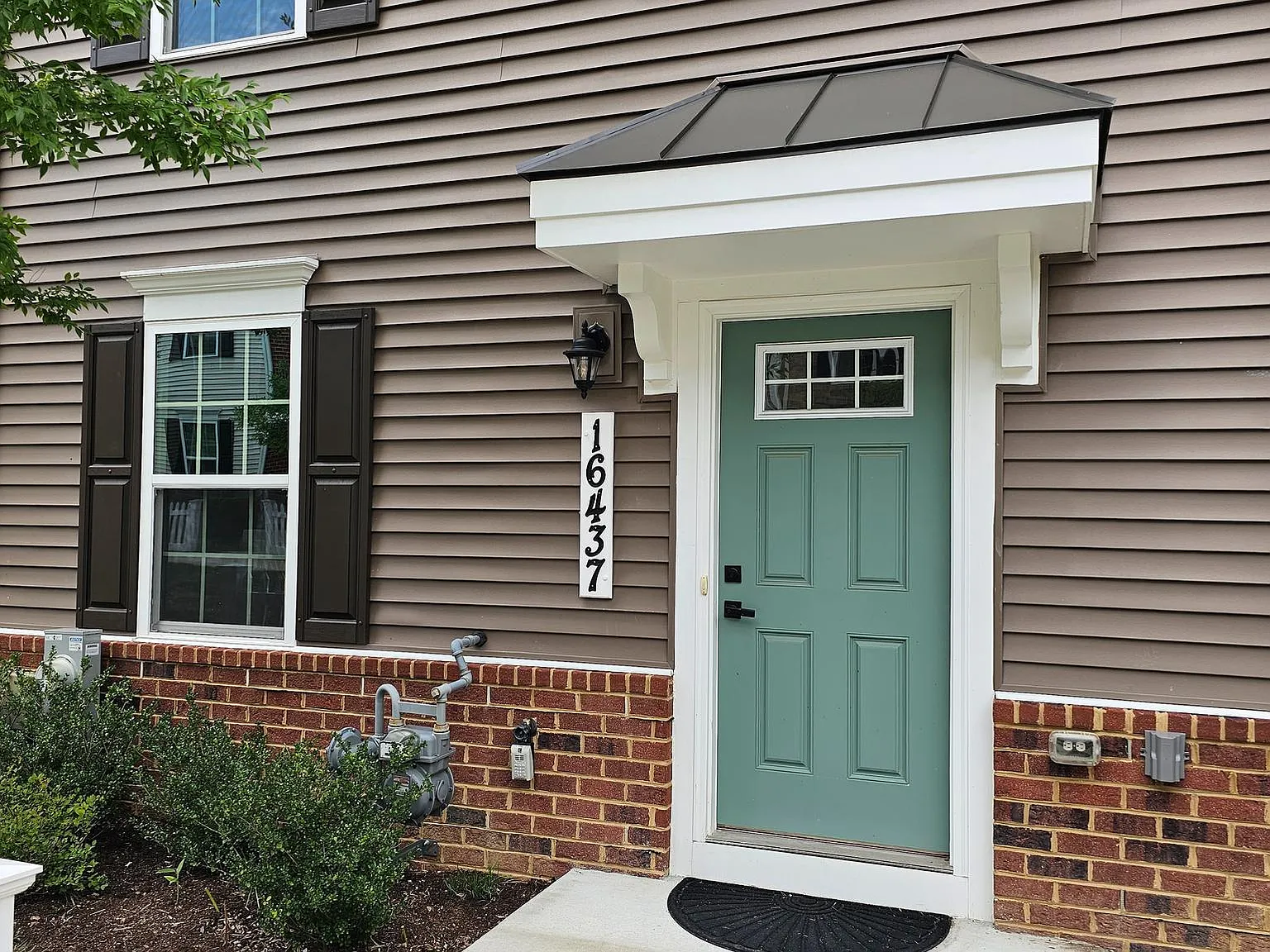 3 bed, 2.5 bath, 1830 sqft, $3,350 — Photo 2