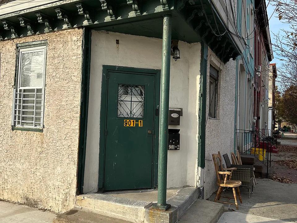 901 Point St #1