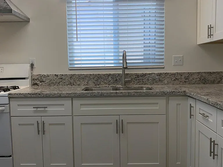 1810 Polk Ave — Photo 5