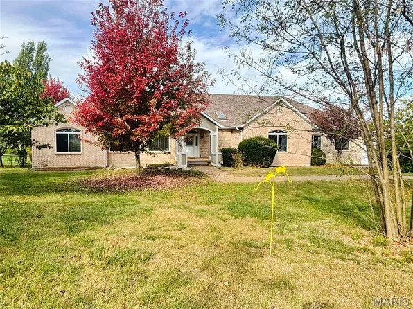 5541 Blackberry Ln, Washington, MO 63090
