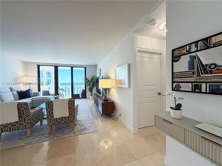 1111 Crandon Blvd #B1105 — Photo 2