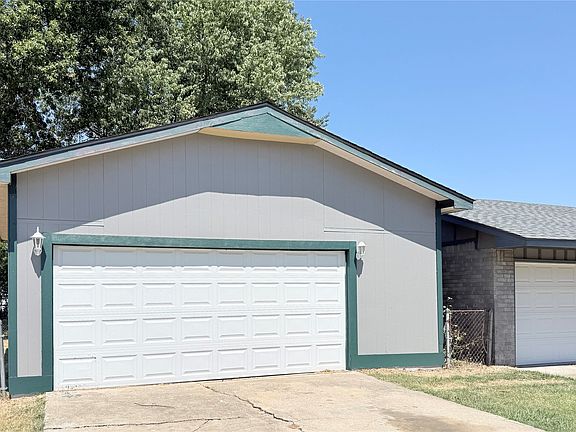 4th image of 1329 NE 3rd Pl