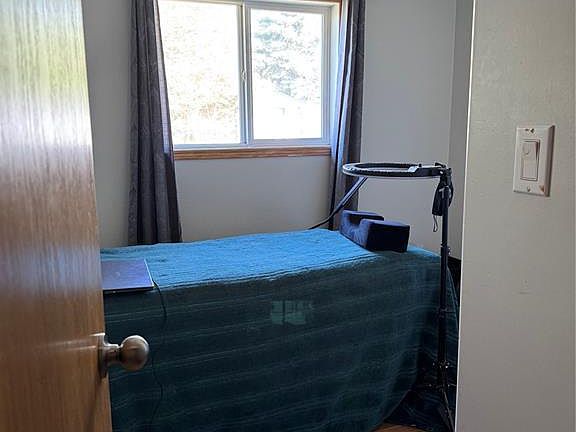 4th image of 452 Adams Cres