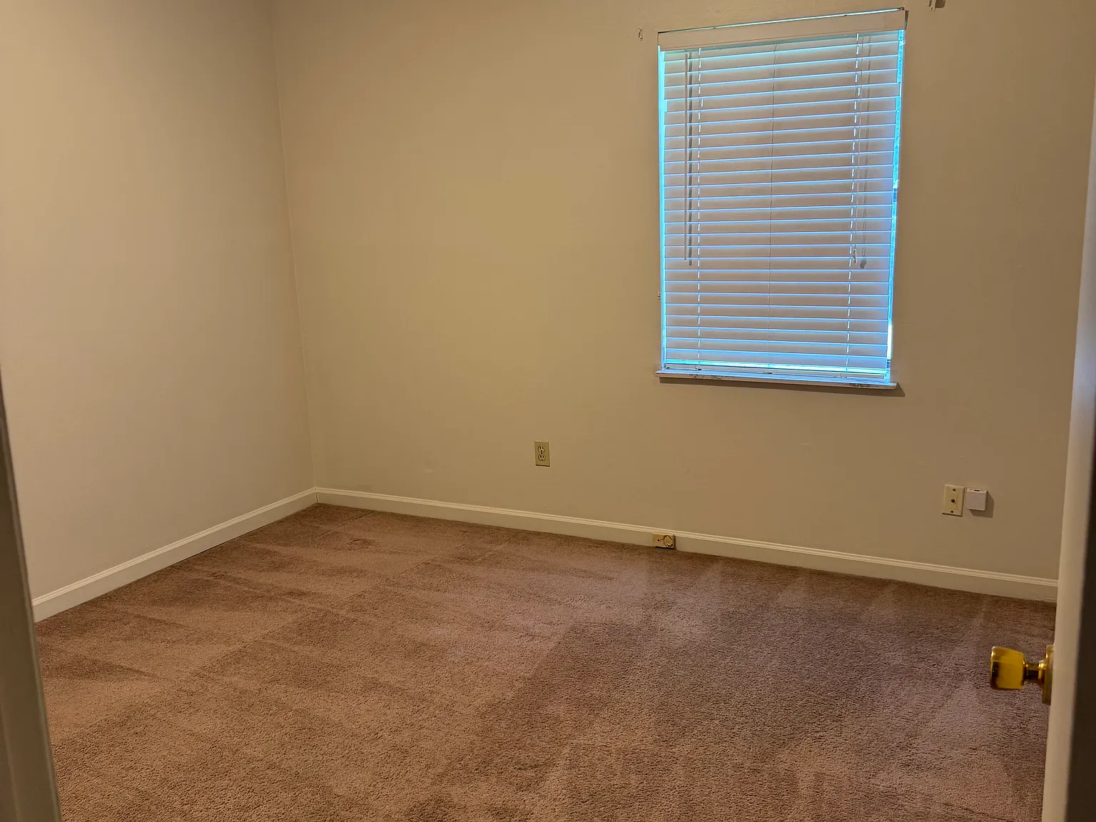 2 bed, 950 sqft, $800 — Photo 3