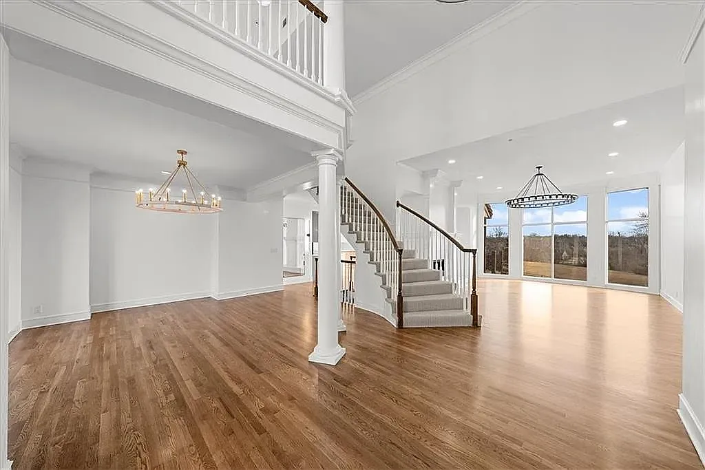 4 bed, 4723 sqft, $5,500 — Photo 3
