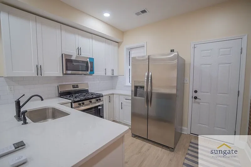 2 bed, 2.0 bath, 960 sqft, $1,650 — Photo 2
