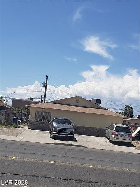 2nd image of 2515 Belmont St