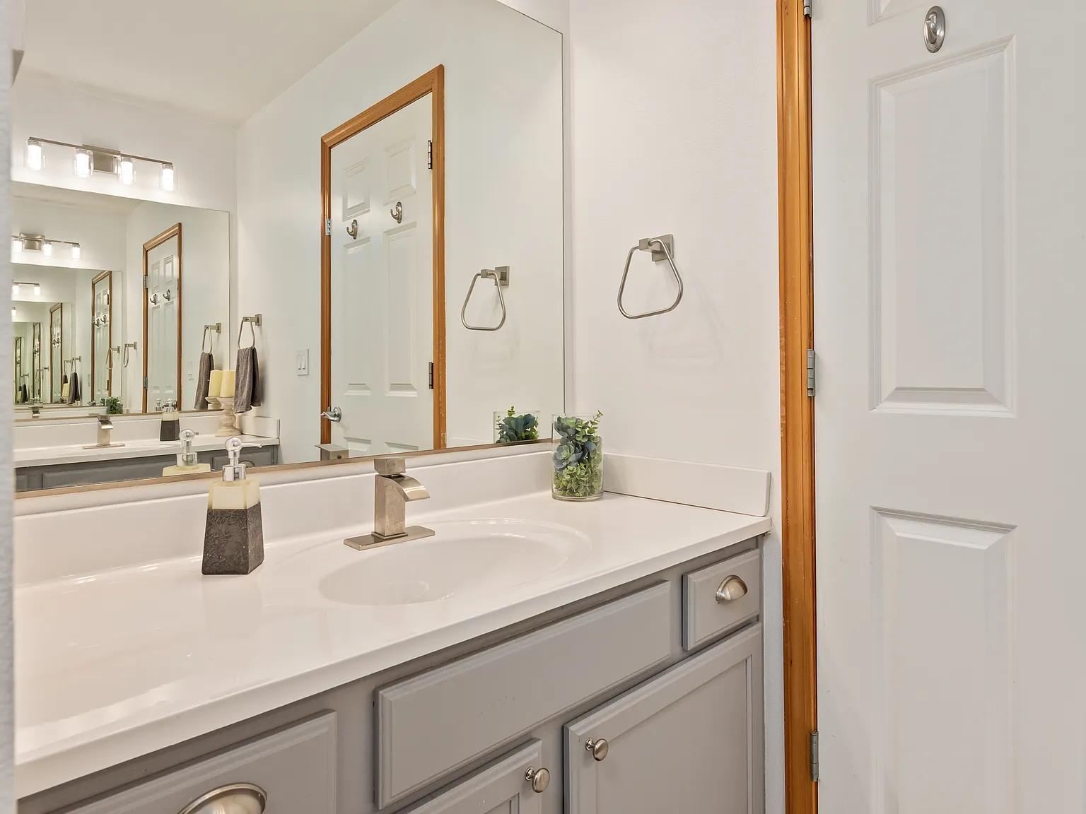 3 bed, 2.5 bath, 1413 sqft, $2,800 — Photo 3