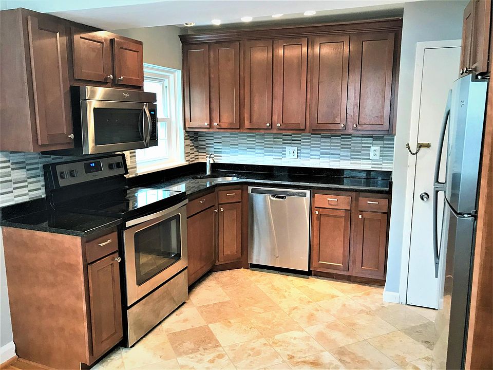 1st image of 3311 S Wakefield St #A