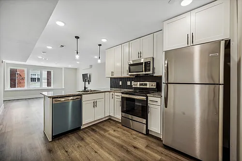 1804 W Berks St Photo 1
