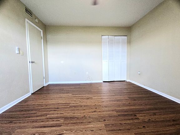 3rd image of 1920 E Edgewood Dr E APT J5