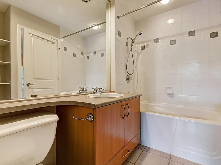 8460 Granville Ave #305 — Photo 24
