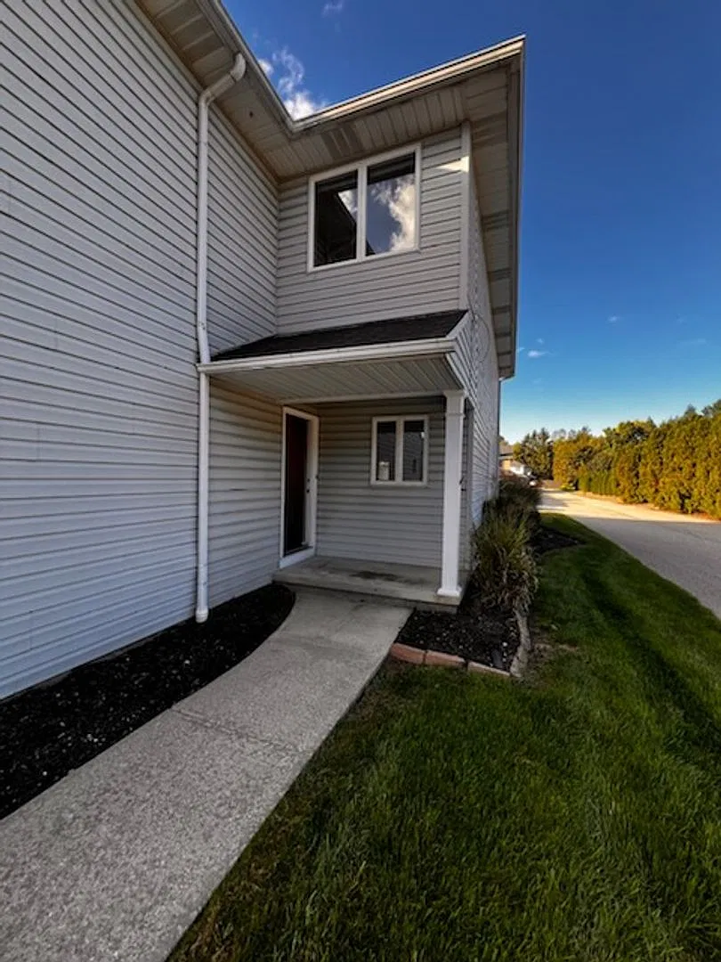 3 Bedroom 2 1/2 Bath Condo for rent — Photo 1