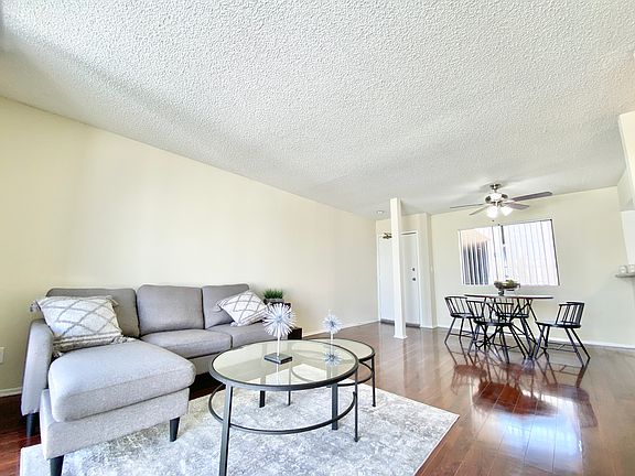 4th image of 10824 Otsego St #207
