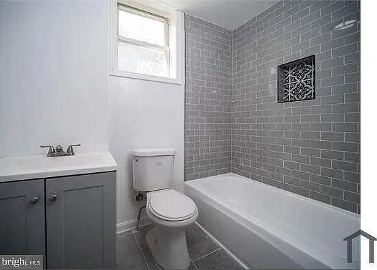 438 Whitridge Ave — Photo 7