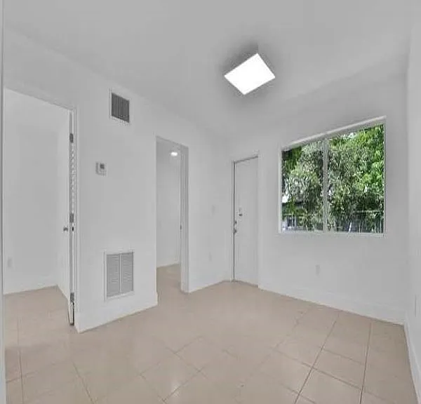 809 NW 15th Ave #4 — Photo 6