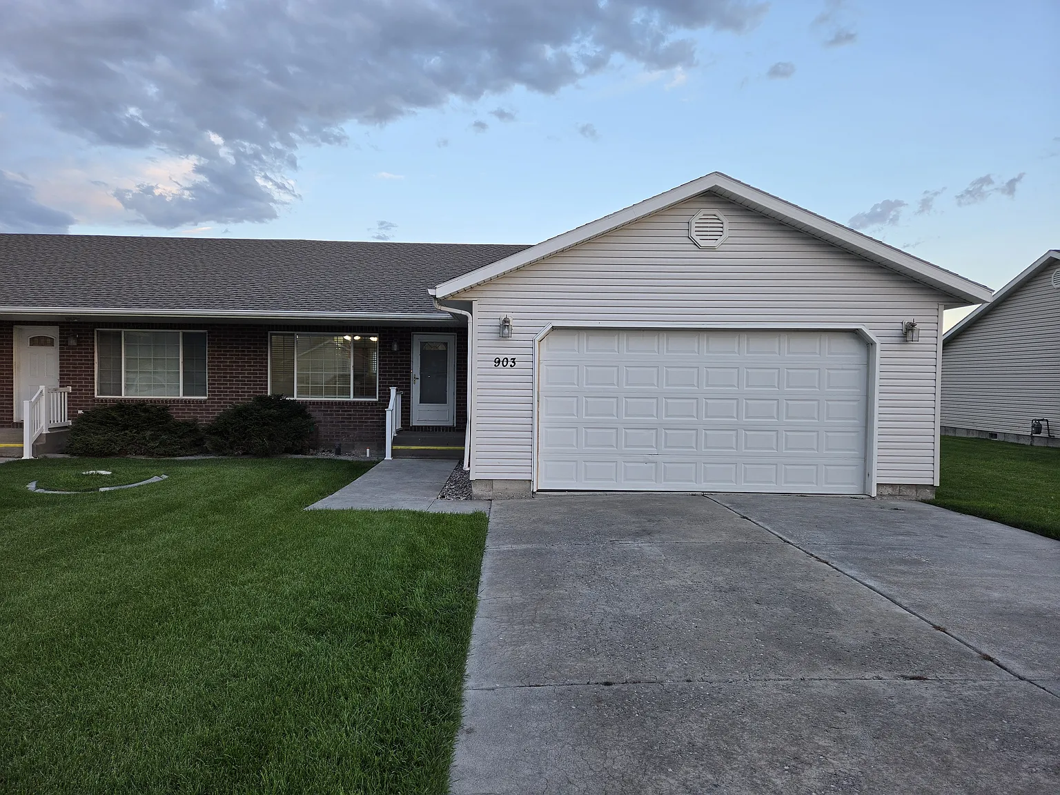 3 bed, 2.0 bath, 1192 sqft, $1,675 — Photo 1