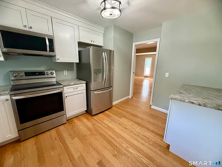 562 Oak Ave #562 — Photo 2