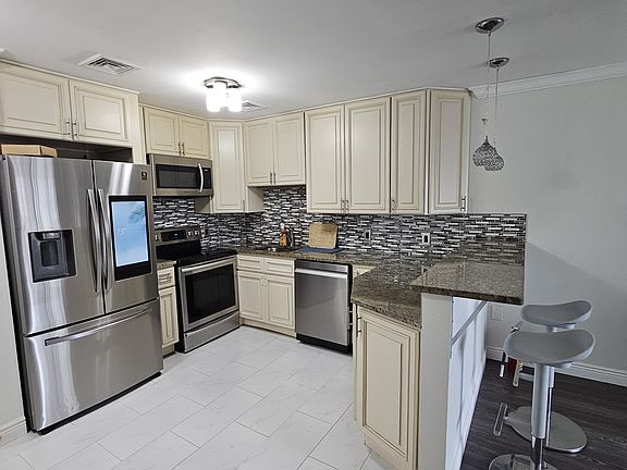 3rd image of 75 Union St #2