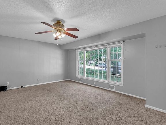 5th image of 10212 Beacon Ave