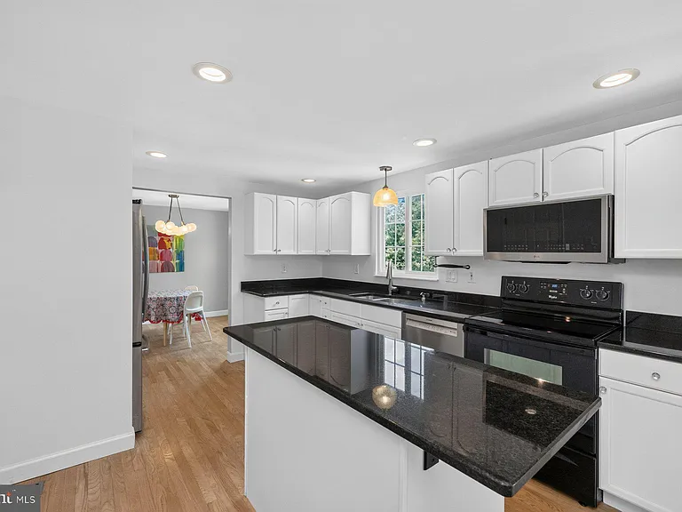 4009 Shallow Brook Ln — Photo 8