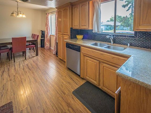 2nd image of 727 Aspen Dr