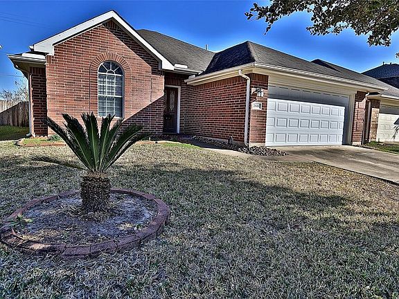 2nd image of 2618 Royal Place Ct