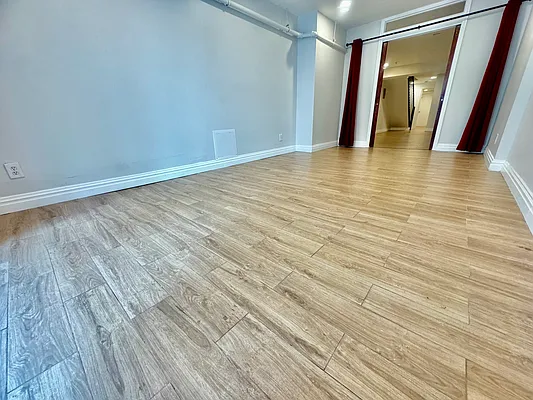 Rented by R New York | media 12