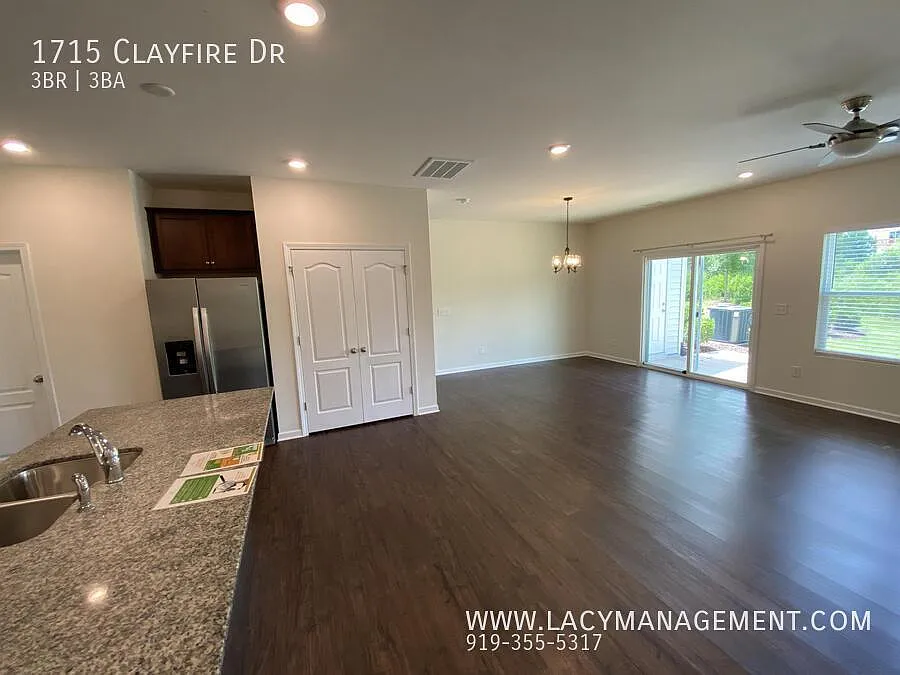 Building Photo - 1715 Clayfire Dr