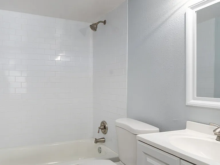 Manatee Bay Apartments — Photo 47