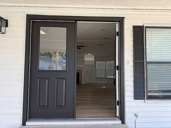 3rd image of 10602 Bay Hills Cir